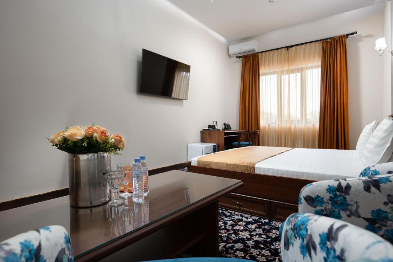 Aqua Hotel Tashkent Exterior photo